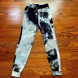 Nice and comfortable sweatpants. Great for the winter or anything else.